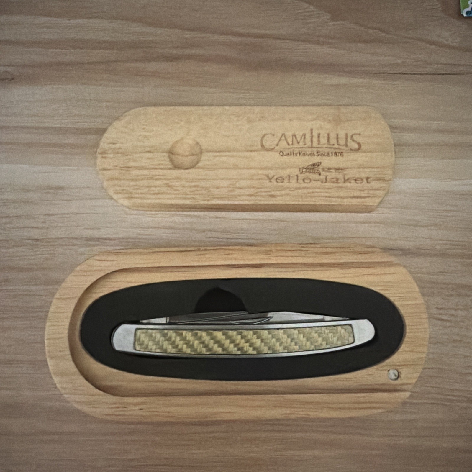 New Camillus Yellow Jacket Muskrat Pocket Knife with Wood Box