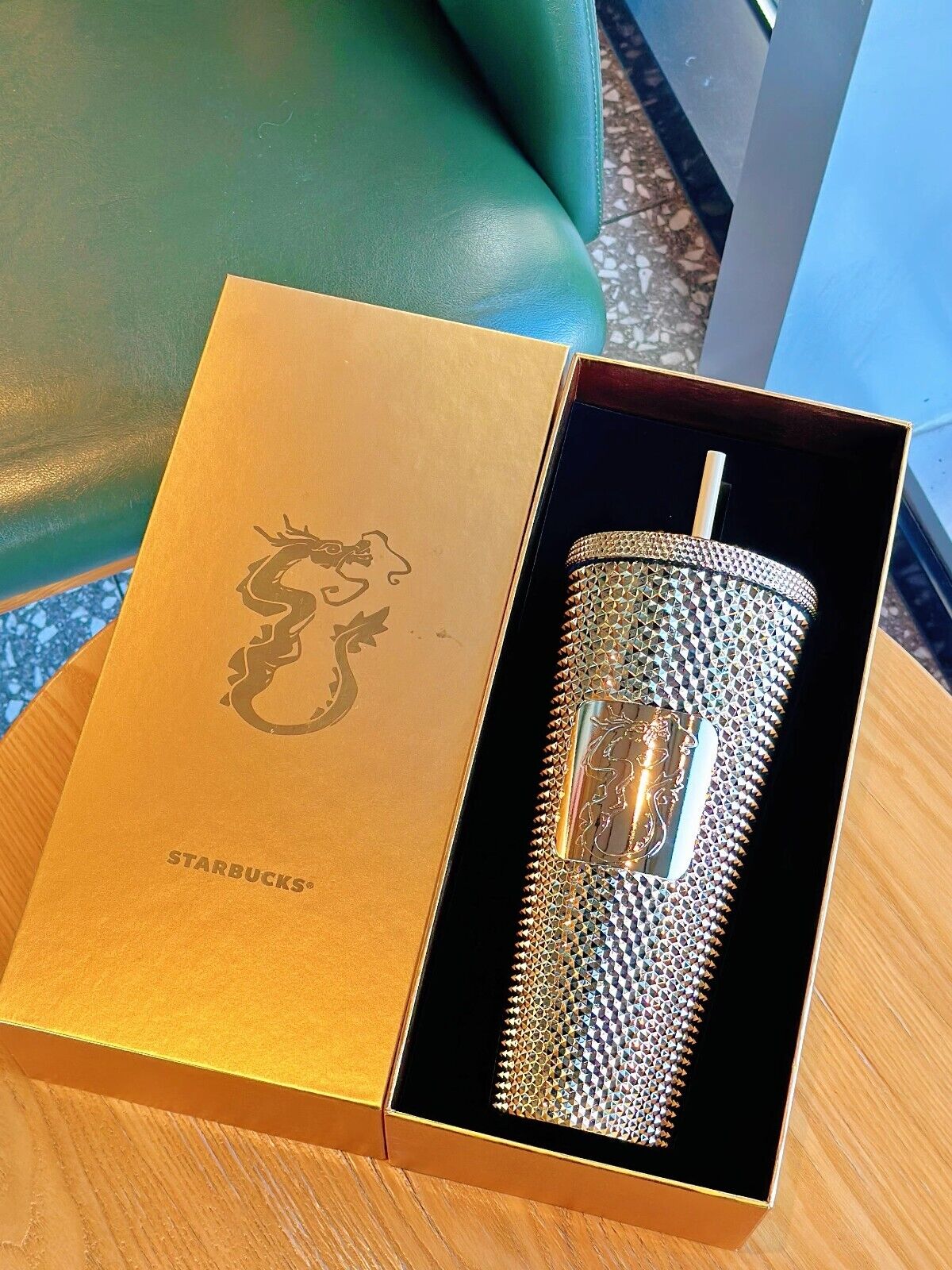 2024 China Starbucks The Year Of Dragon 24oz Golden Plastic Straw Cup Gift Box