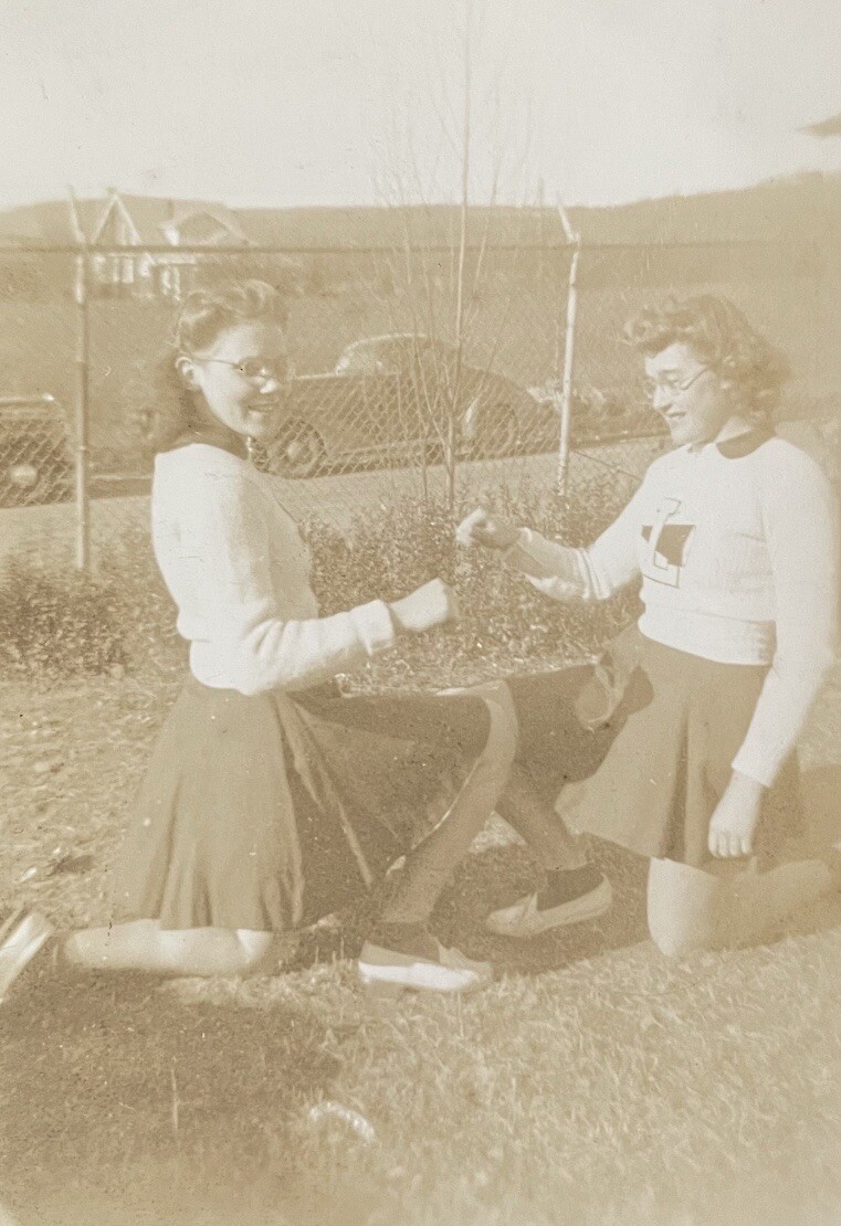 Original Vintage Photo 1940s Cheerleaders Young Women Cheer Uniforms