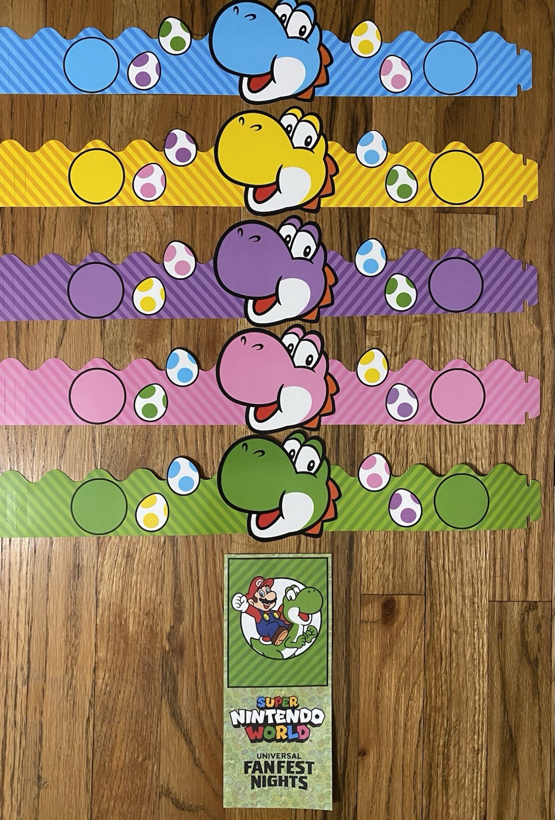 Super Mario Yoshi Paper Crown Set (5) + Brochure Universal Fan Fest Nights 2026