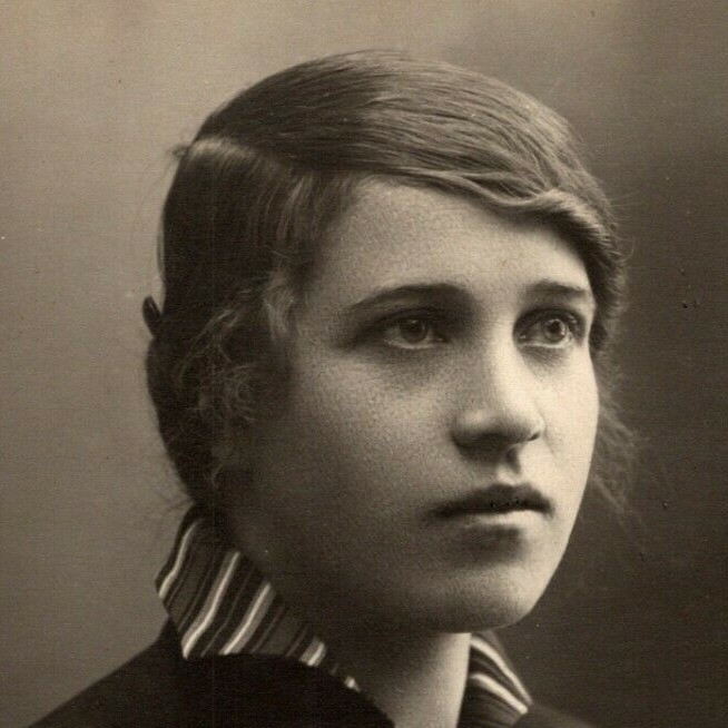 c1912 Vintage Russian RPPC* Theatre / Stage / Screen Actress Postcard (4296)