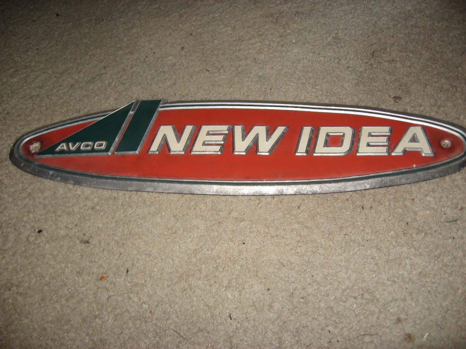 New Idea Vintage Farm Implement Emblem Plaque Aluminum Excellent