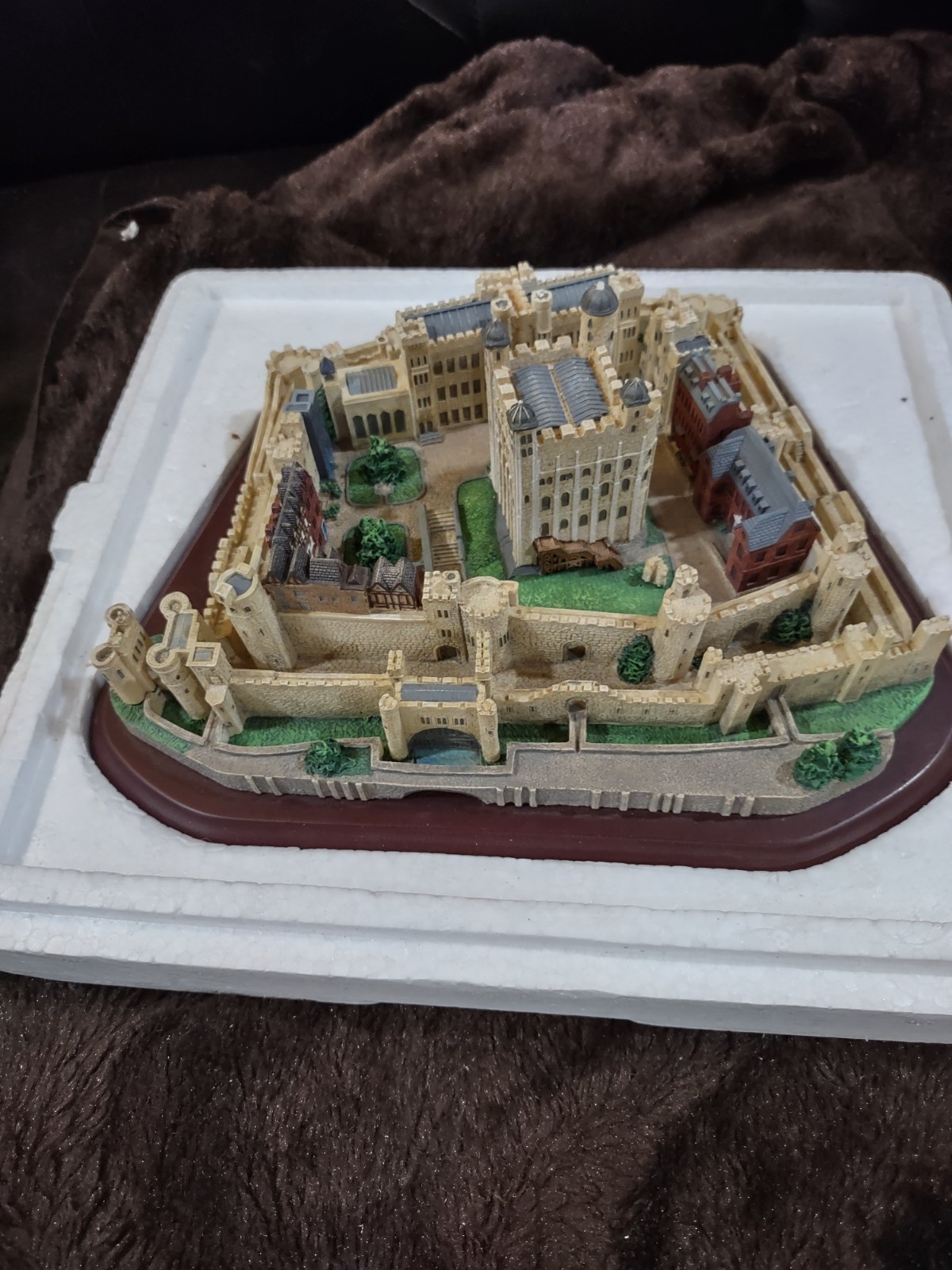 Lenox Great Castles of the World Tower of London 1995 Resin Model on Wood Base