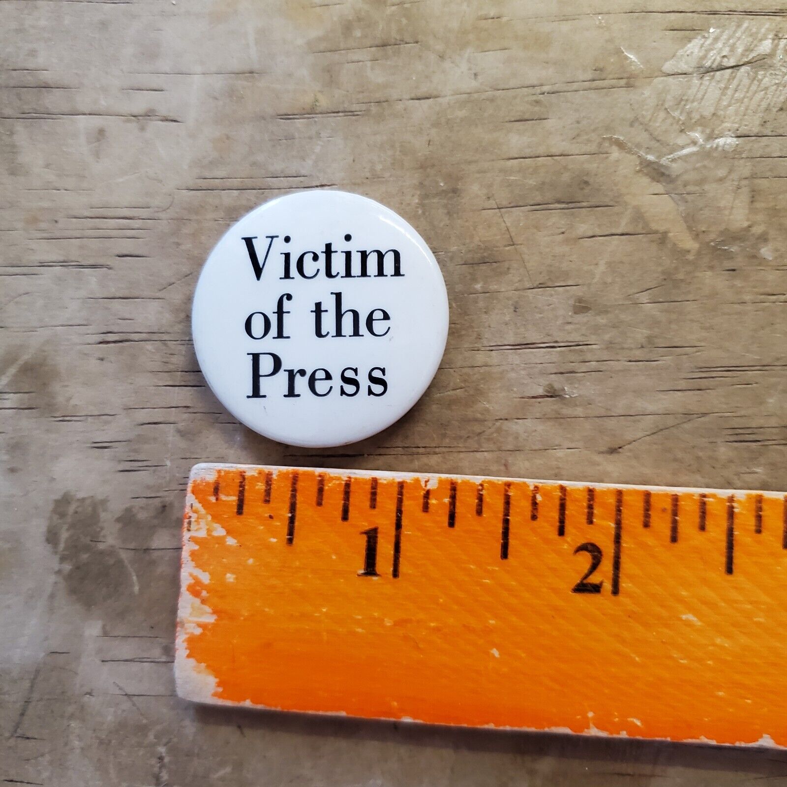 Vintage 70s 1977 Victim Of The Press Aesthetic Realism Movement Pinback Button