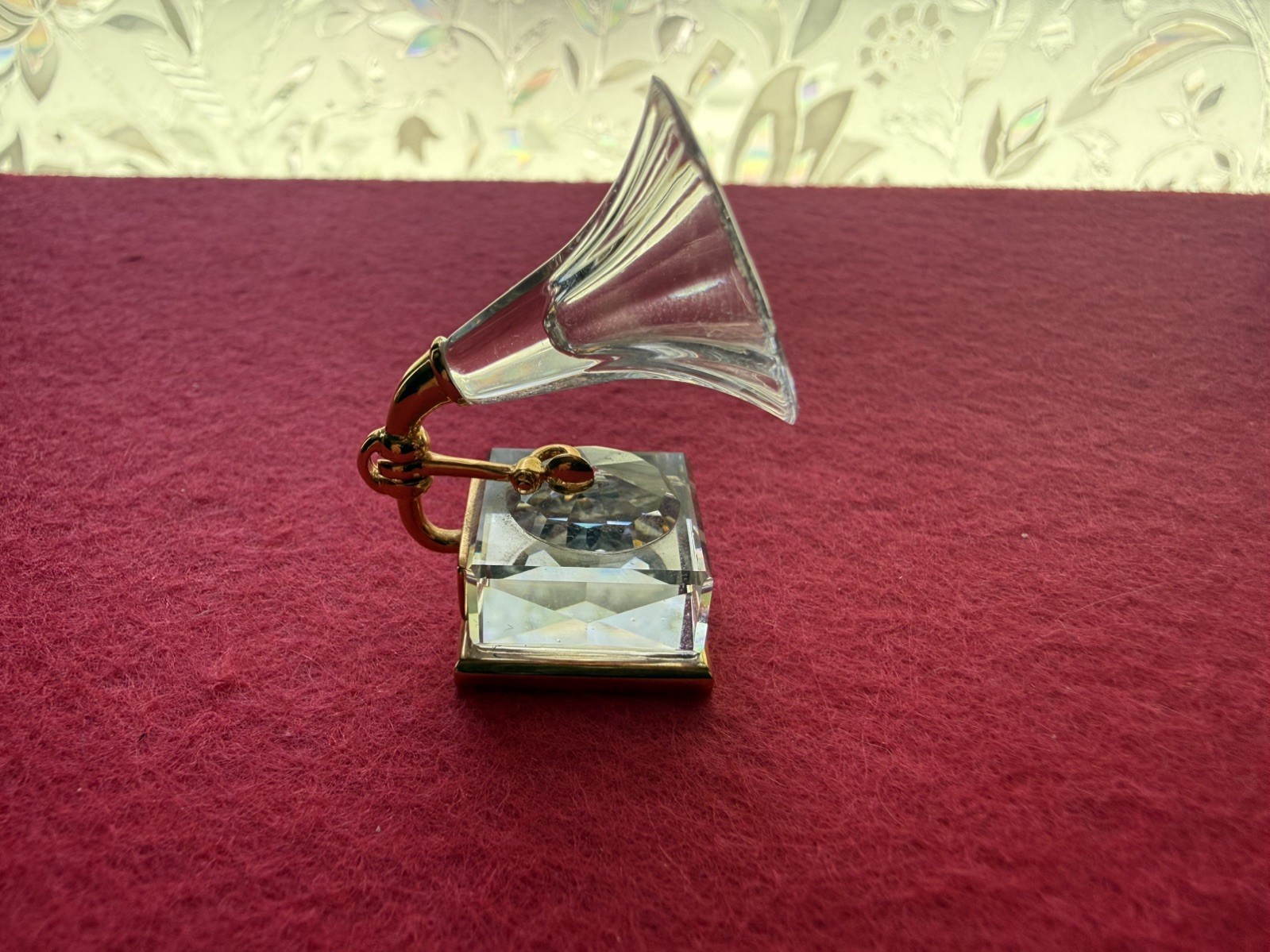 Swarovski Crystal Victrola, Gramophone, Phonograph Figurine Moveable Arm Swarovski Crystal Victrola, Gramophone, Phonograph Figurine Moveable Arm