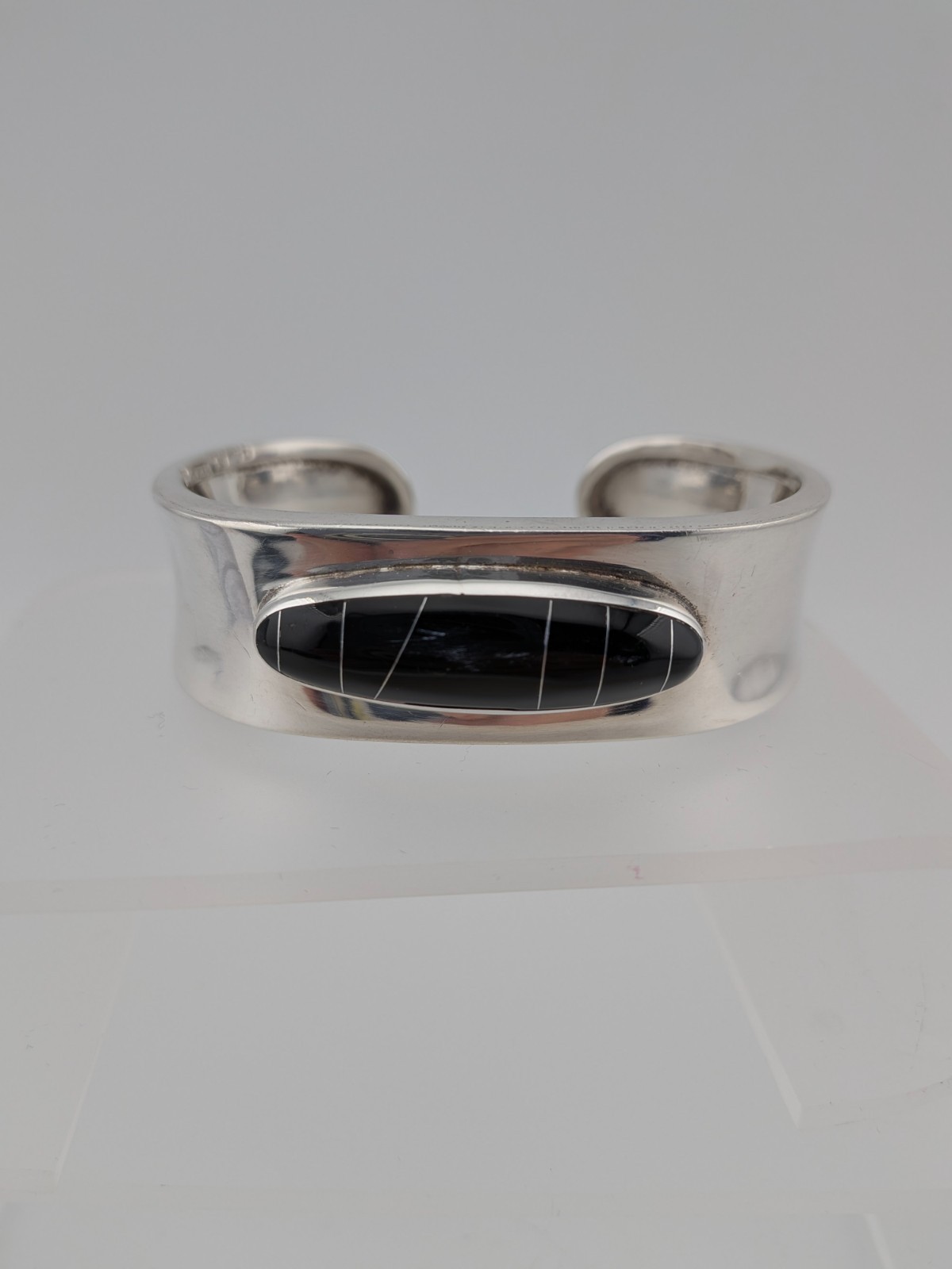 VTG Taxco Mexican .925 Sterling Silver and onyx cuff