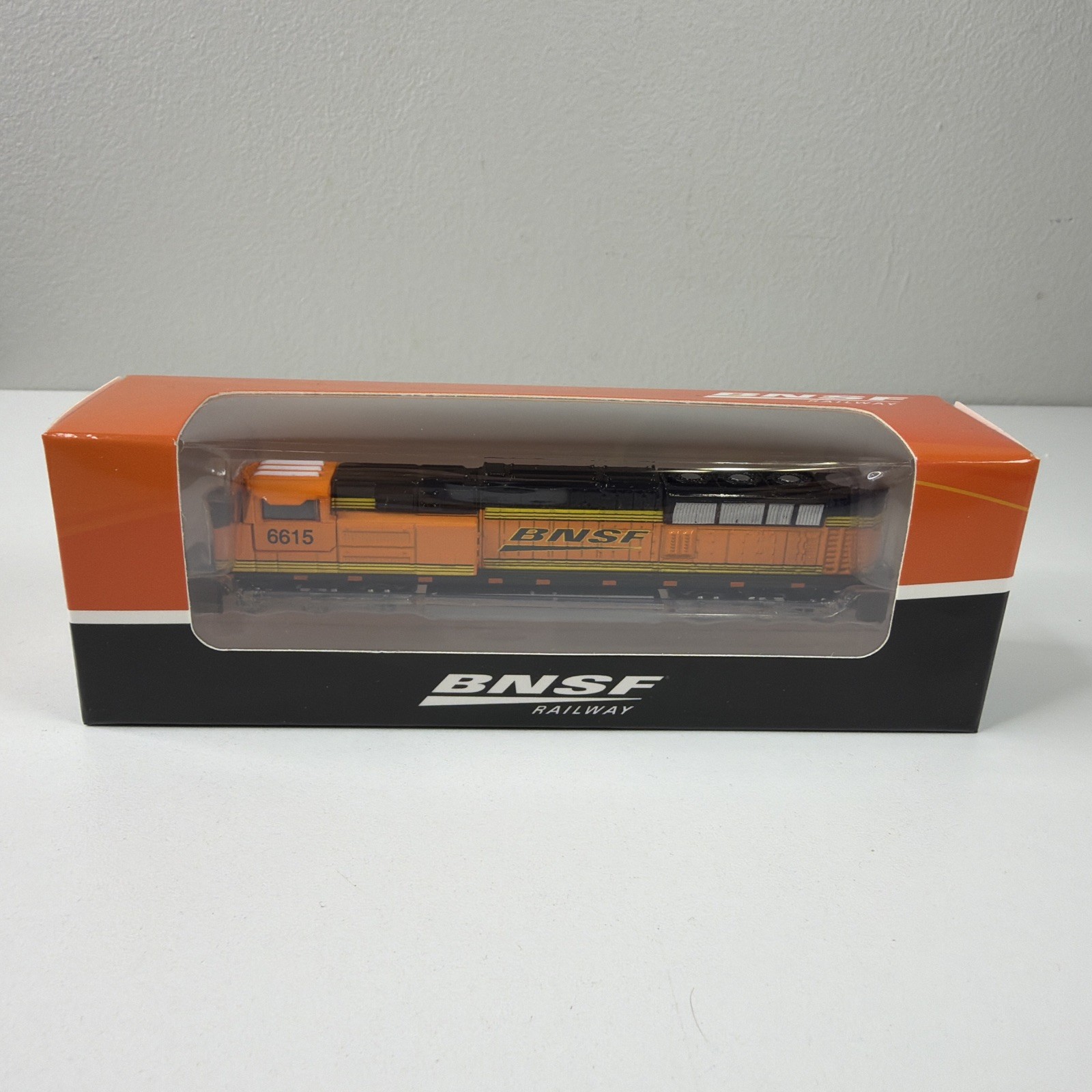 Diecast Masters BNSF Railway EMD SD70 Locomotive 1:180 Scale Train