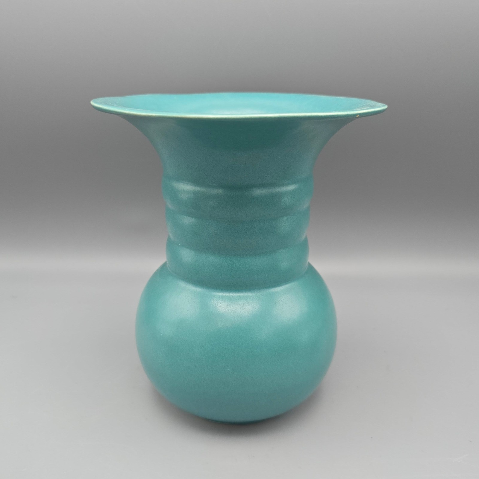 1930s Cowan Pottery Lakeware Green-Glazed Art Deco Vase