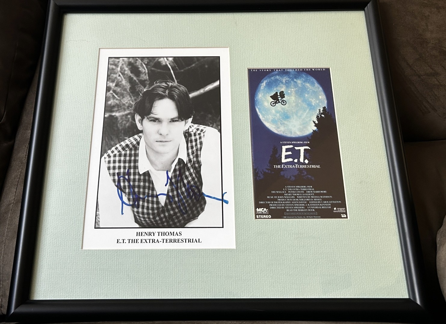 Henry Thomas signed autograph E.T. 8x10 movie photo & VHS video cover framed JSA
