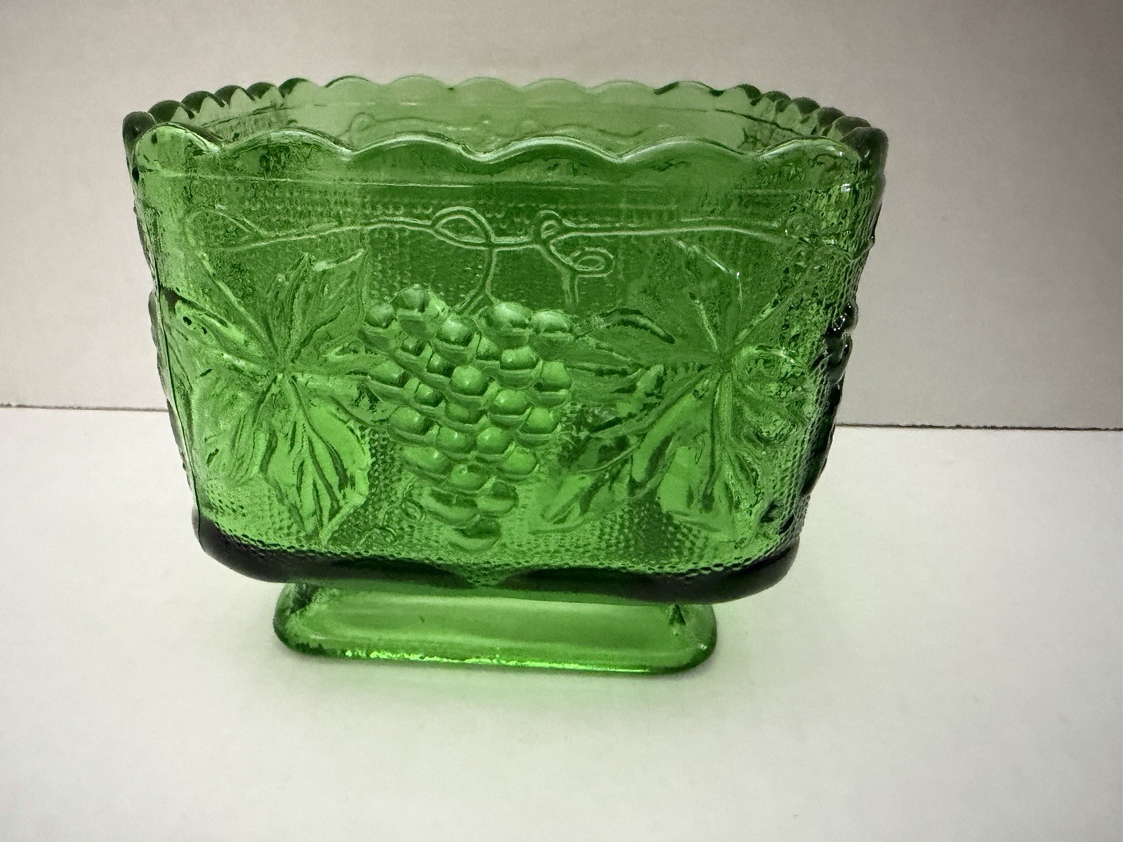Vintage Square Indiana Glass - Footed Dish Bowl Green Grapes / Grapevine Design Vintage Square Indiana Glass - Footed Dish Bowl Green Grapes / Grapevine Design