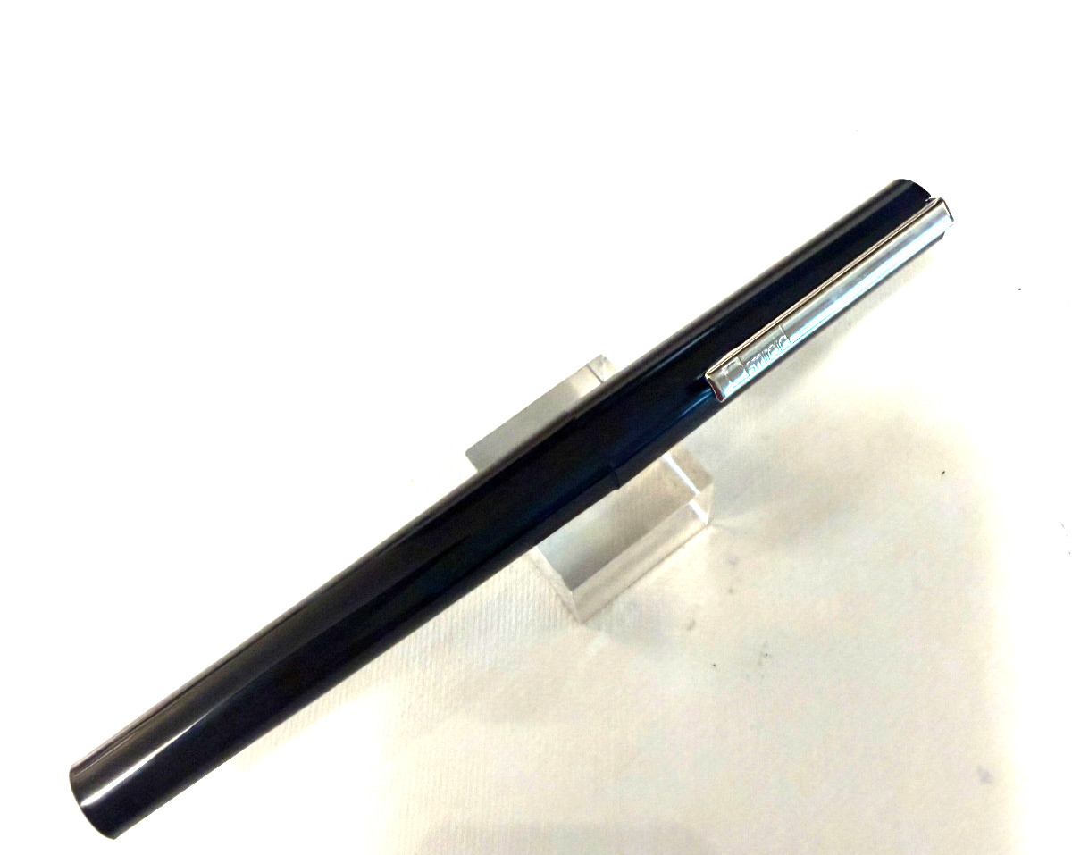 Black Osmiroid cartridge Fountain Pen w/ B2 broad stub nib. Excellent condition