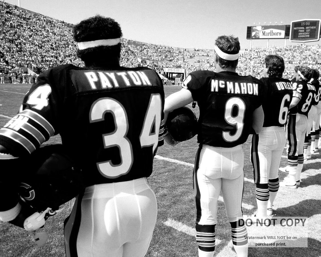 WALTER PAYTON & JIM McMAHON OF THE 1985 CHICAGO BEARS 8X10 SPORTS PHOTO (AB-177)