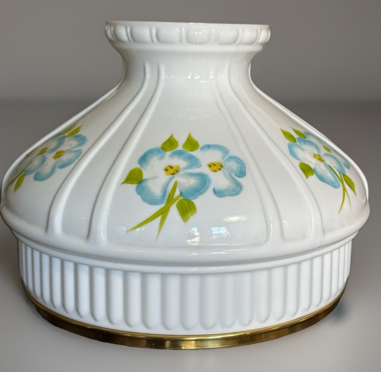 Stunning Aladdin #601 Blue Dogwood Flower Milk Glass Lamp & Brass Shade Holder