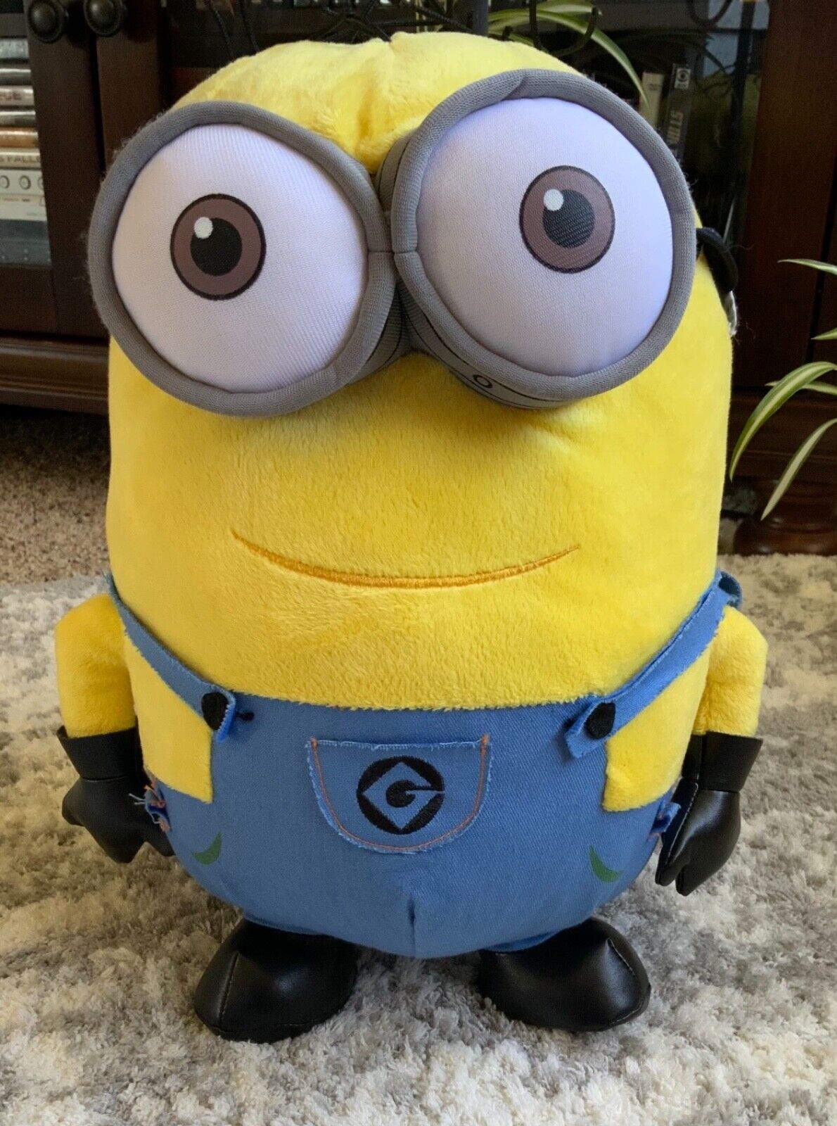  Despicable Me Minion with Handle. Trademark and Copyright of Universal Studio