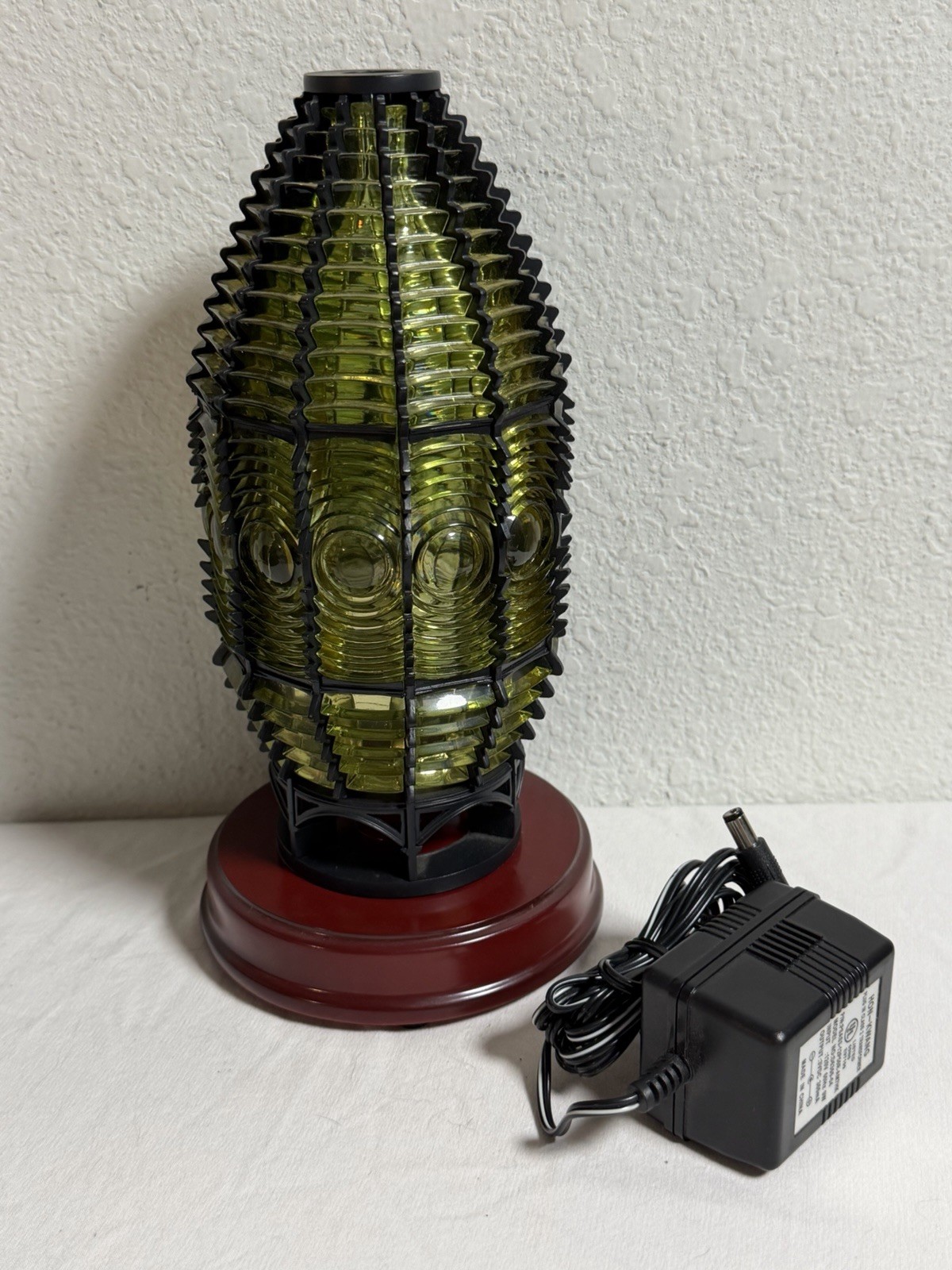 Harbour Lights Fresnel Lens Lamp Second Order #665 2003 For Younger & Associates