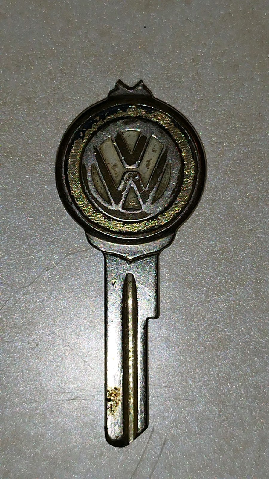 Vintage VW Volkswagon Crest Key V3 V81W Gold Logo Round Head Beetle Big 1970s Vintage VW Volkswagon Crest Key V3 V81W Gold Logo Round Head Beetle Big 1970s