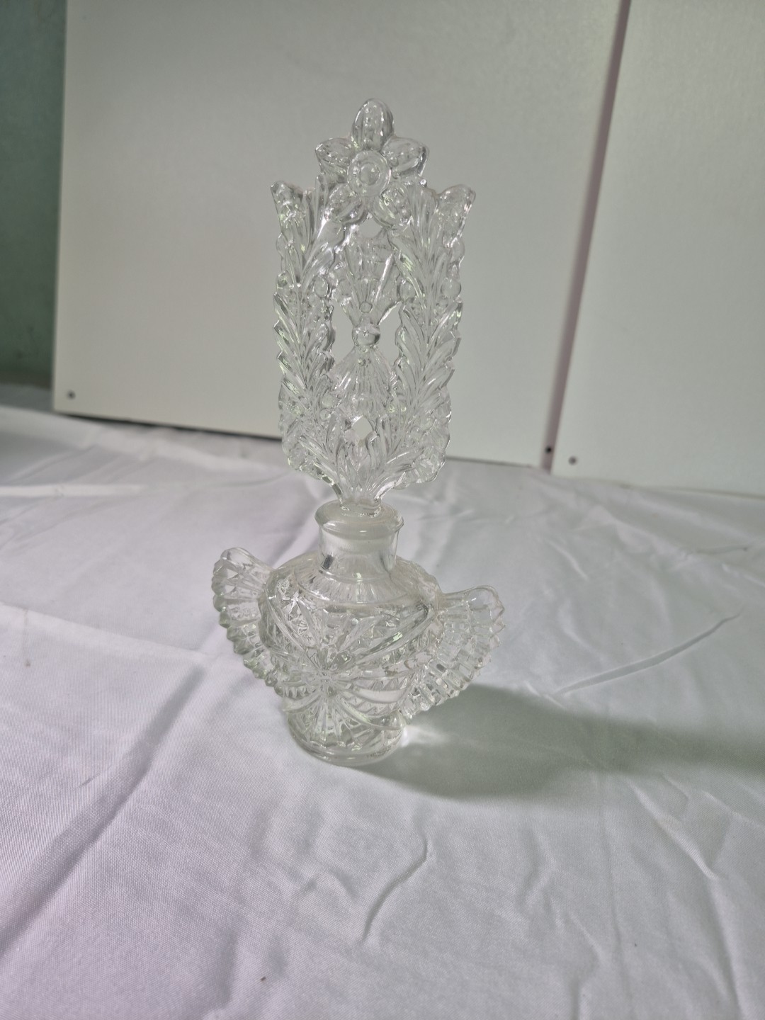 Elegant Czech Glass Winged Perfume Bottle & Fan & Daisy Stopper Vintage u-10E Elegant Czech Glass Winged Perfume Bottle & Fan & Daisy Stopper Vintage u-10E