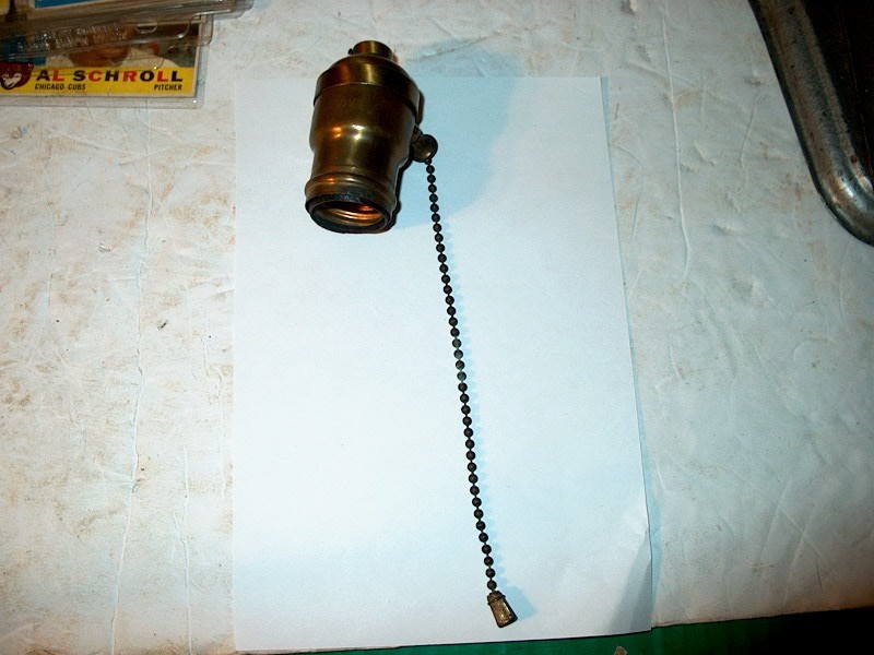 ANTIQUE HUBBELL 250V-250W PULL CHAIN SOCKET WITH TASSEL PULL ANTIQUE HUBBELL 250V-250W PULL CHAIN SOCKET WITH TASSEL PULL