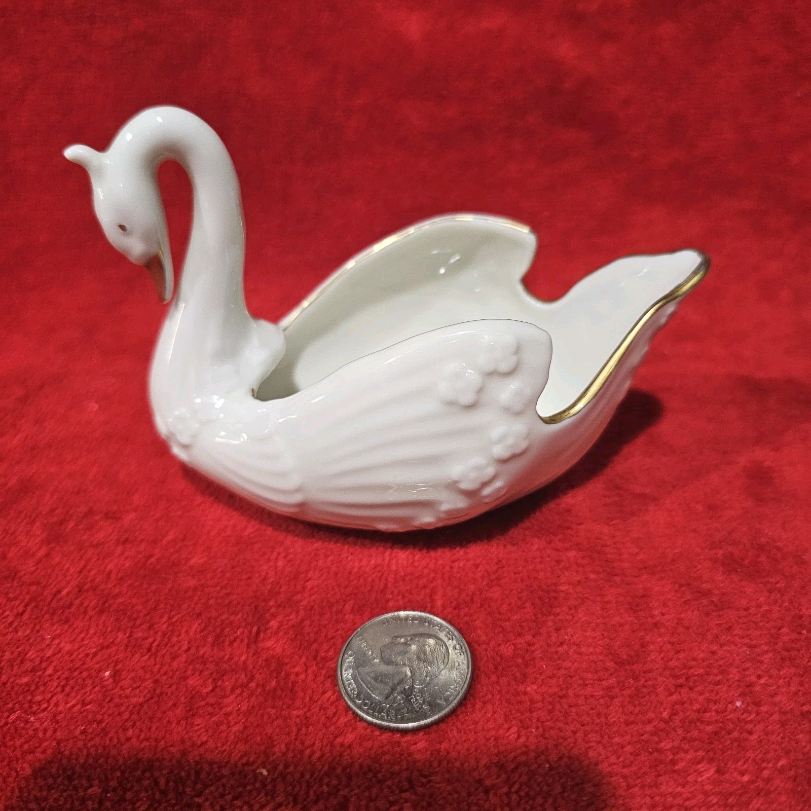 Vintage Whitehall Crown Classics White Porcelain Swan Trinket Dish 18K Gold Trim Vintage Whitehall Crown Classics White Porcelain Swan Trinket Dish 18K Gold Trim