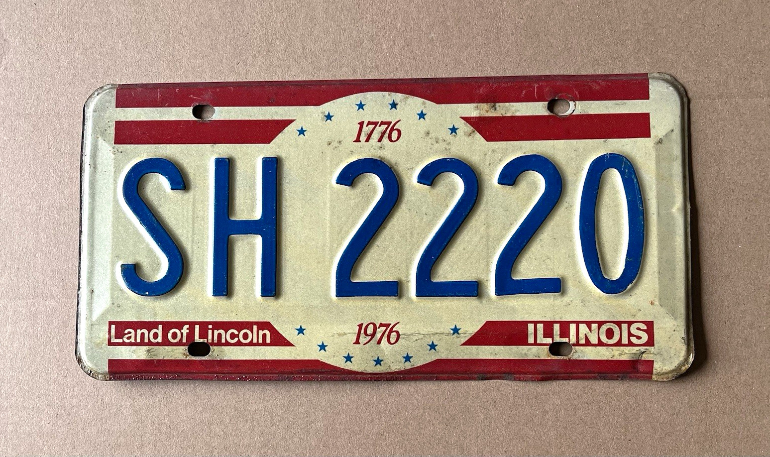 1976 Illinois License Plate bicentennial SH 2220 