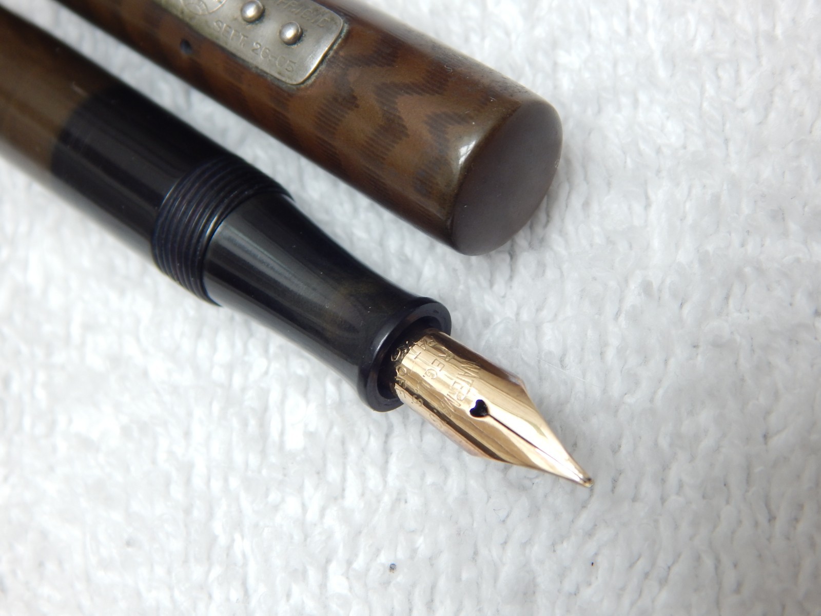 LOT# 108K. VINTAGE WATERMAN 'S 12 PSF FOUNTAIN PEN. FLEX NIB. F TO BBB (1.8 mm)