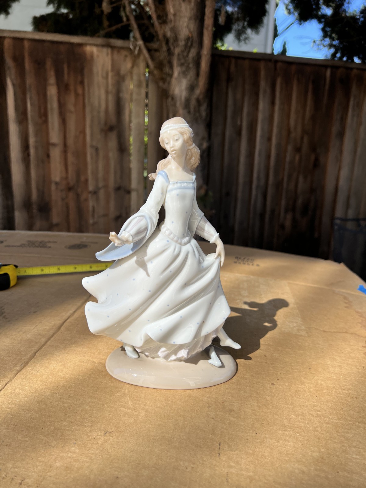 Vintage Elegant Lladro Porcelain Figurine 4828 LOST SLIPPER CINDERELLA 9.75\