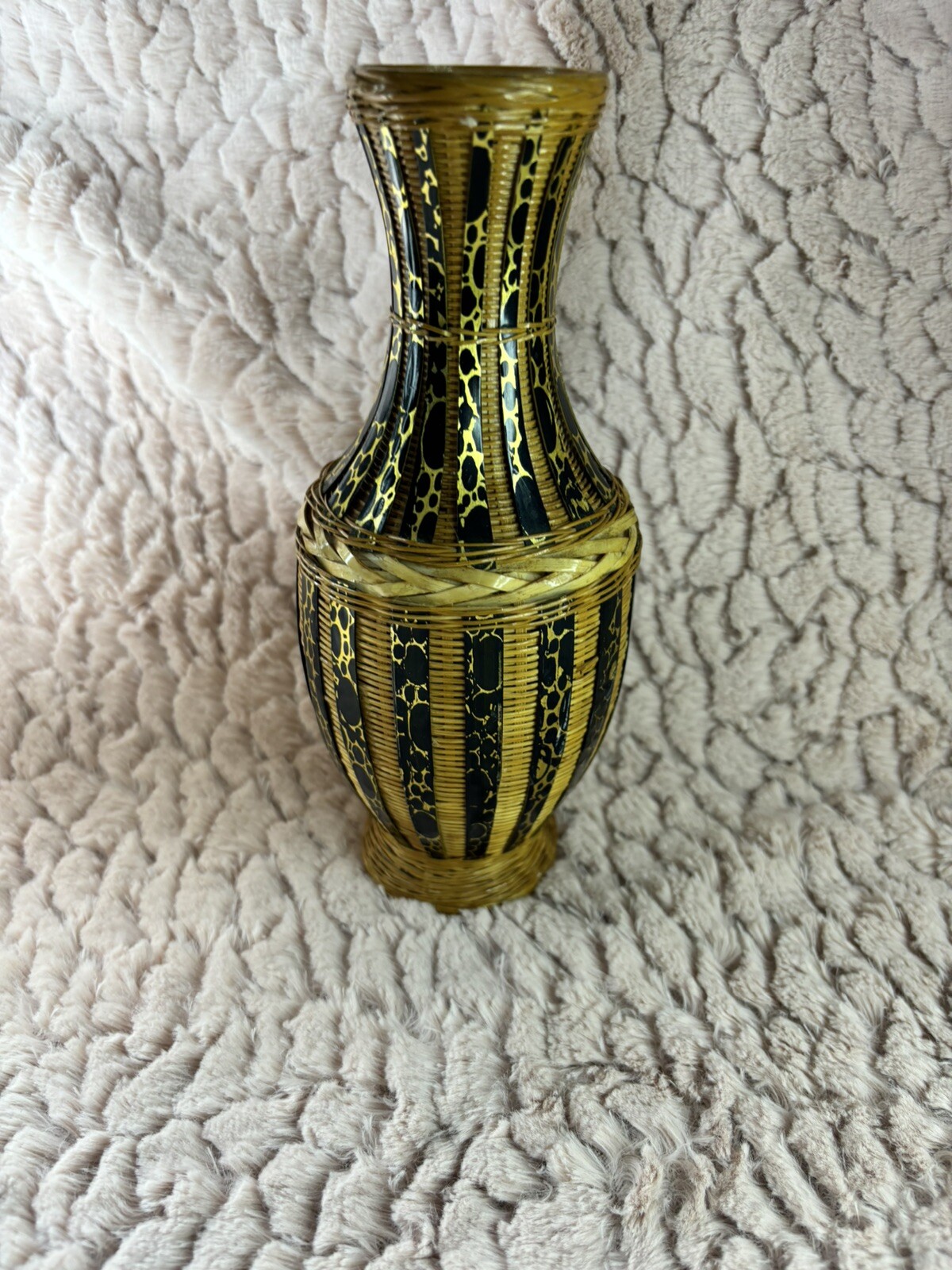 VTG Chinese woven bamboo Vase d/ with gold paint Porcelain liner Zhejiang 8\