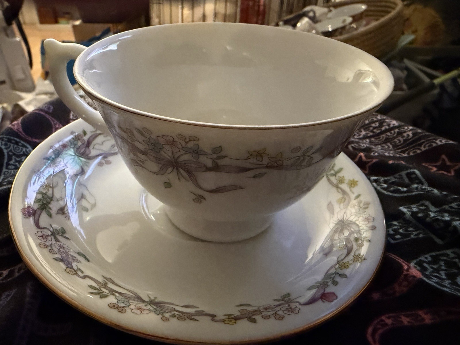 Teleflora Dove & Flowers Fine Porcelain Teacup & Saucer.                (81)t