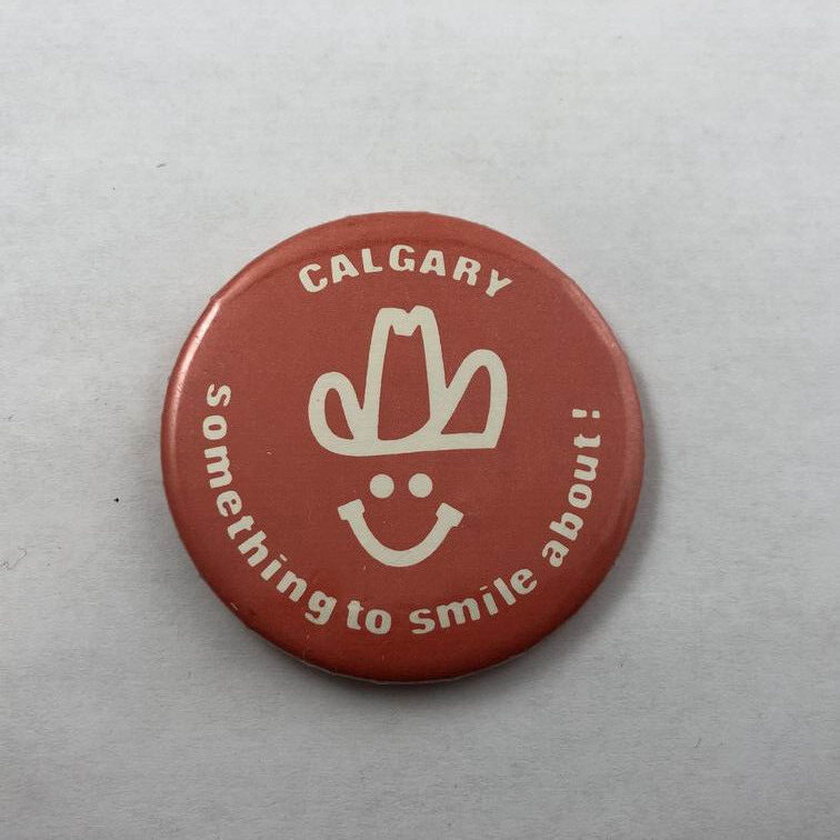 Vintage CALGARY SOMETHING TO SMILE ABOUT / Canada Tourism Promo Button Pinback Vintage CALGARY SOMETHING TO SMILE ABOUT / Canada Tourism Promo Button Pinback