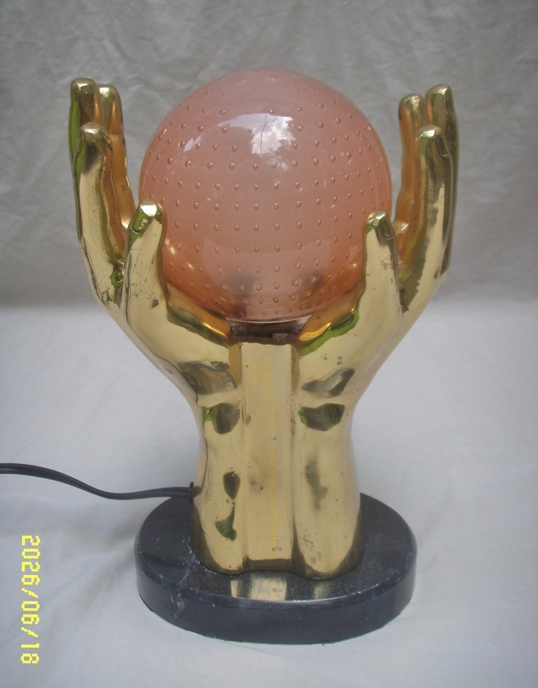 UNUSUAL VTG LAMP BRASS HANDS HOLDING GLASS GLOBE BALL SPHERE ON MARBLE BASE MCM