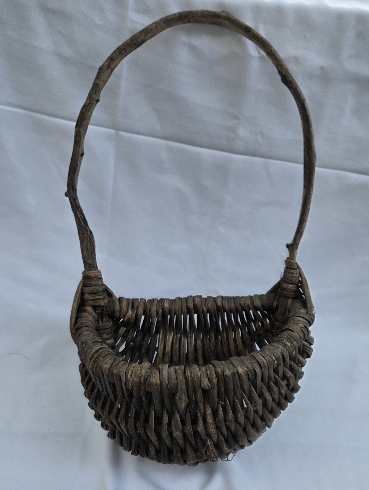 VTG Hand Woven Wicker Buttocks Basket Natural Wood Split Reed God\'s Eye Handle