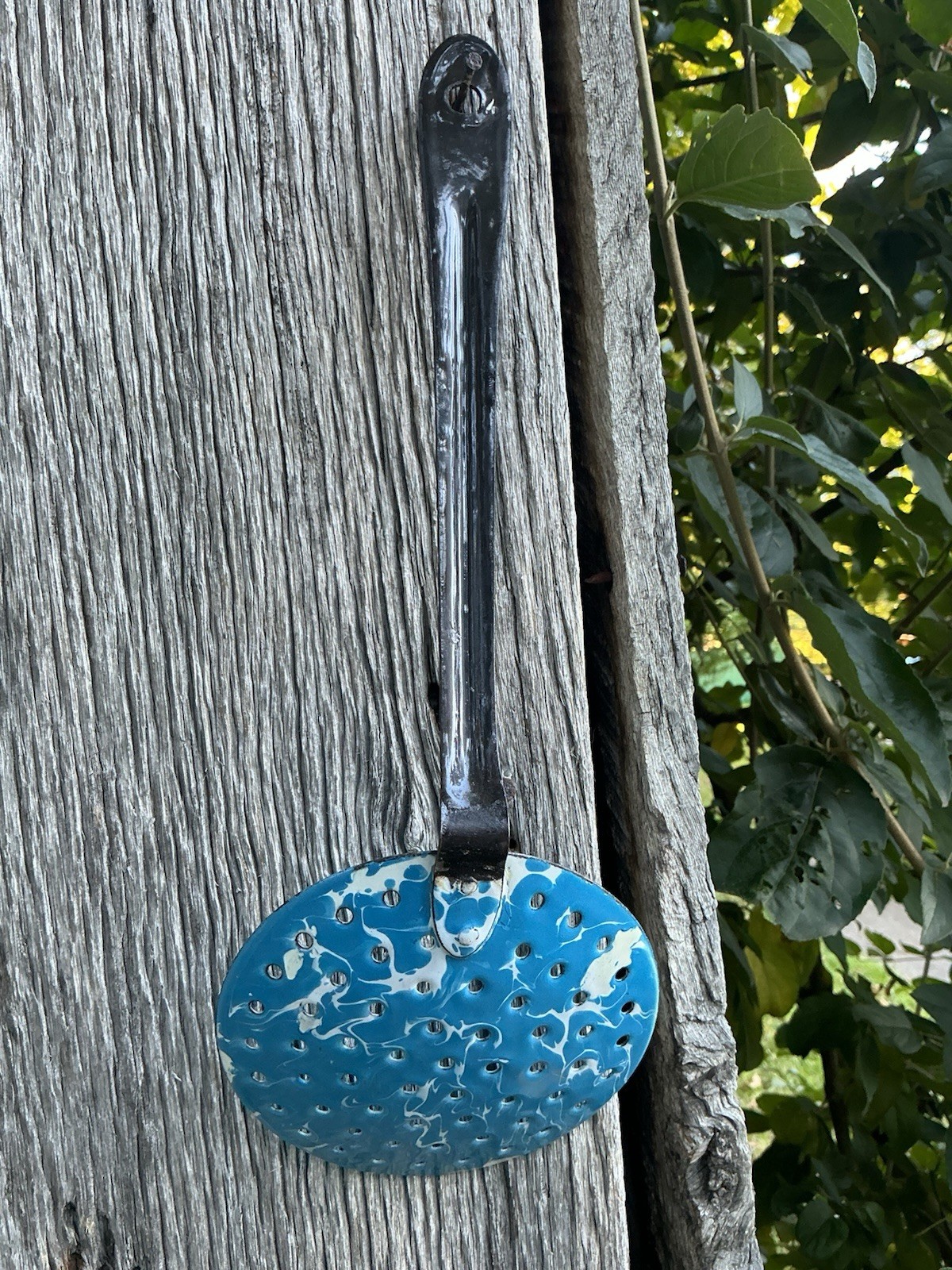 RARE AGATE BLUE SKIMMER LADLE MINT COLOMBIAN GRANITEWARE ENAMELWARE  ANTIQUE