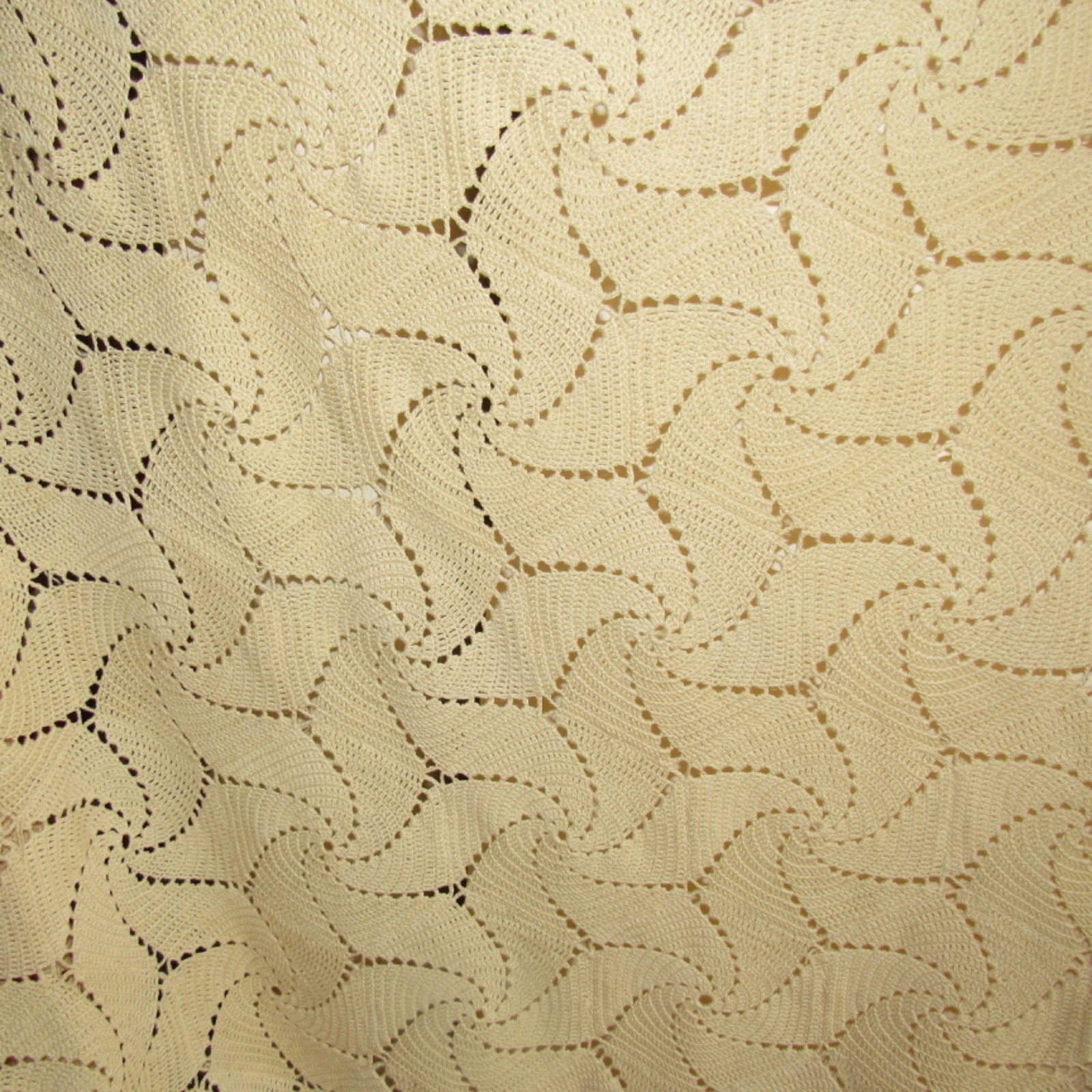 Vintage Hand Crochet Bedspread/Coverlet Pinwheel Color:EGGNOG 88 x 100