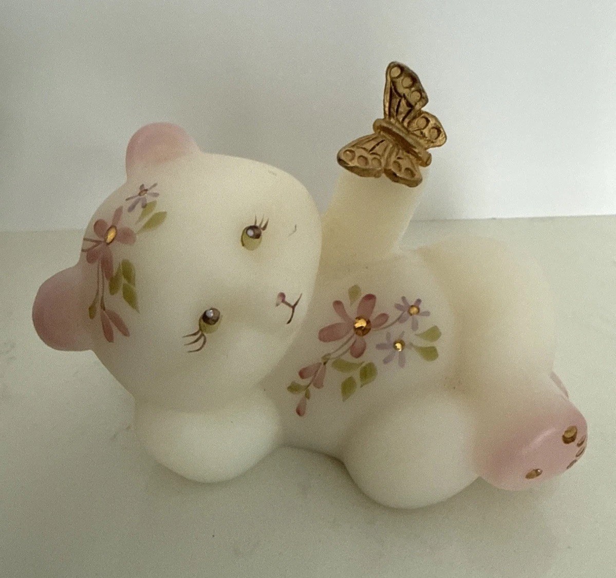 VINTAGE FENTON ARTIST SIGNED SATIN BEAR W/FLOWERS & BUTTERFLY ART GLASS FIGURINE