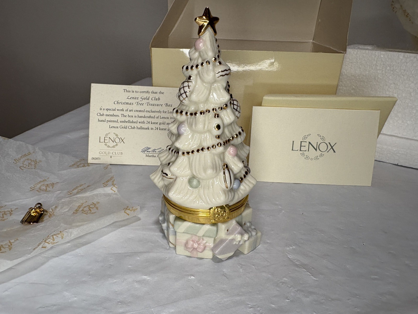 Lenox Treasures - Gold Club Christmas Tree - Treasure Box With CHARM TRINKET COA