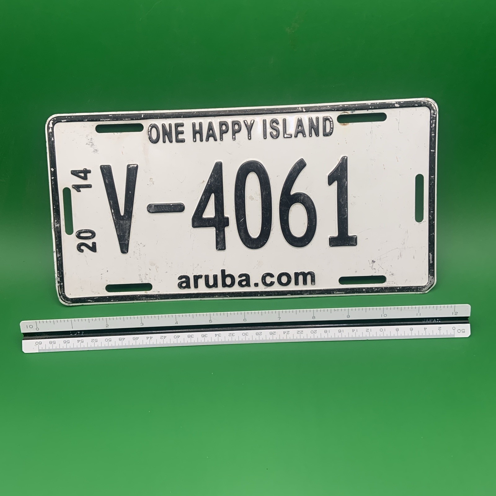 2014 Retired Aruba License Plate,in White V- 4061