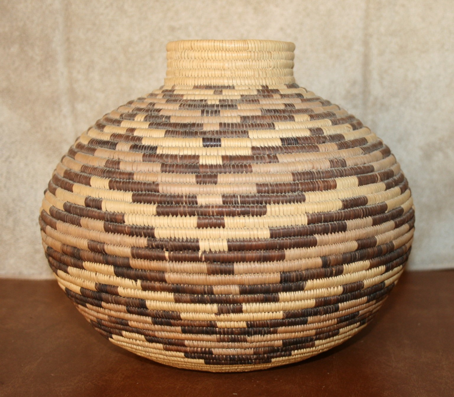 Large Zulu Basket w/ Lid – Handwoven Ilala Palm – Bold Geometric Pattern