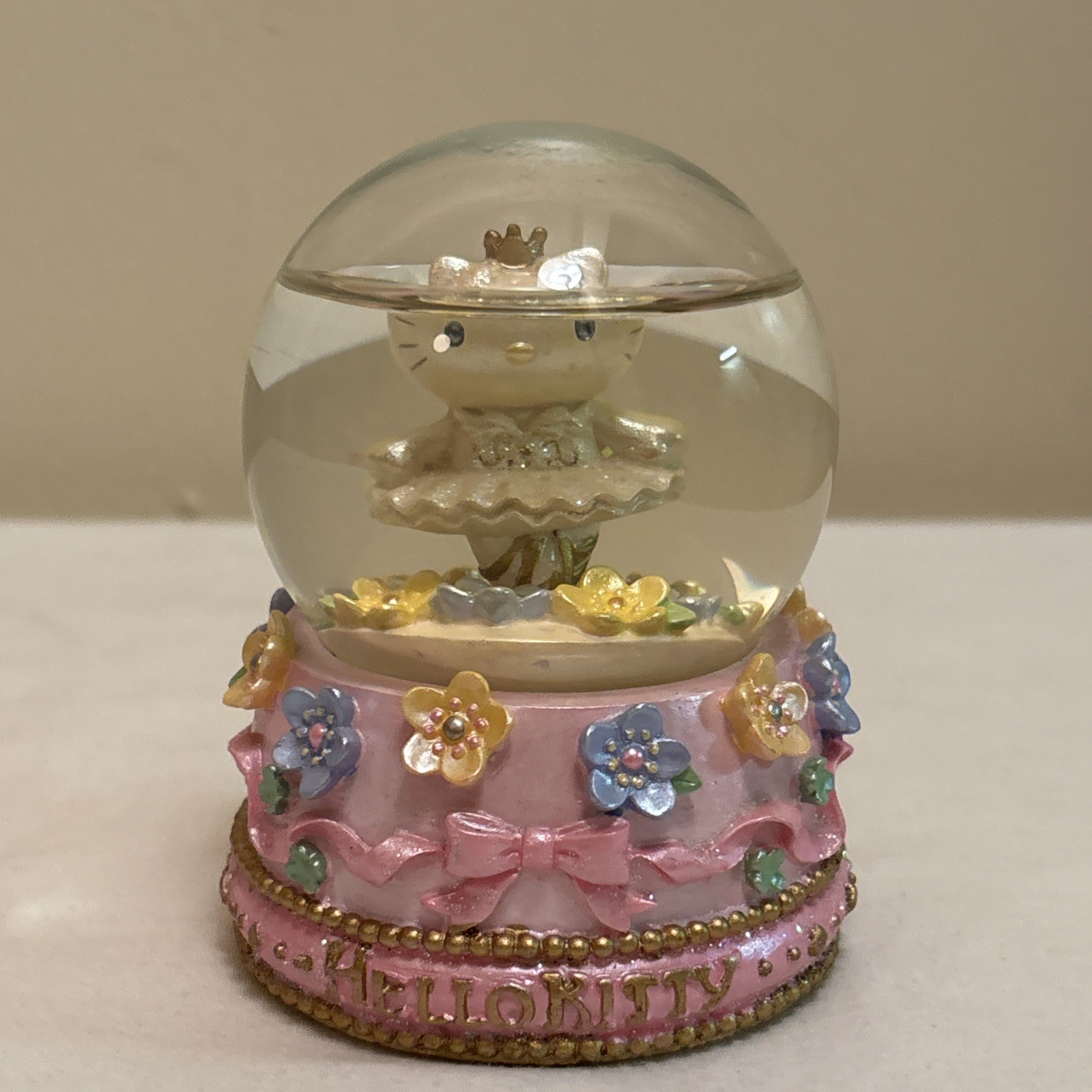 Sanrio Vintage 2002 Hello Kitty Ballerina Sparkle Ceramic Mini Snow Water Globe