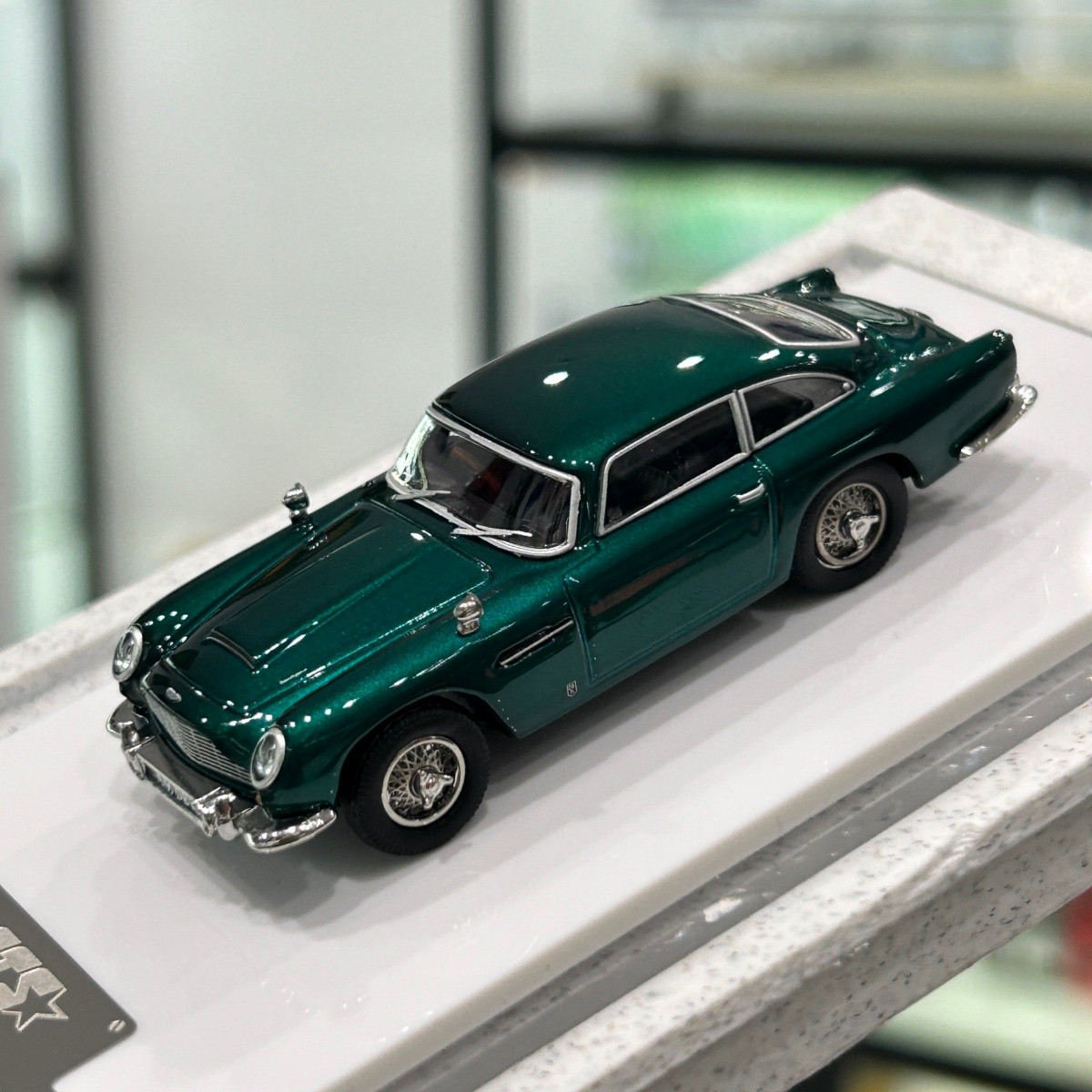 ATS 1:64 Green Martin DB5 Coupe Sports Model Diecast Metal Car ATS 1:64 Green Martin DB5 Coupe Sports Model Diecast Metal Car