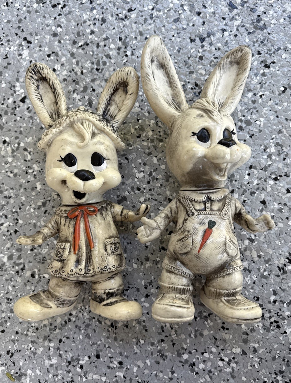 Vintage Creative Mfg 1977 Cute Plastic Bunny Rabbit Bank His & Her Couple Easter