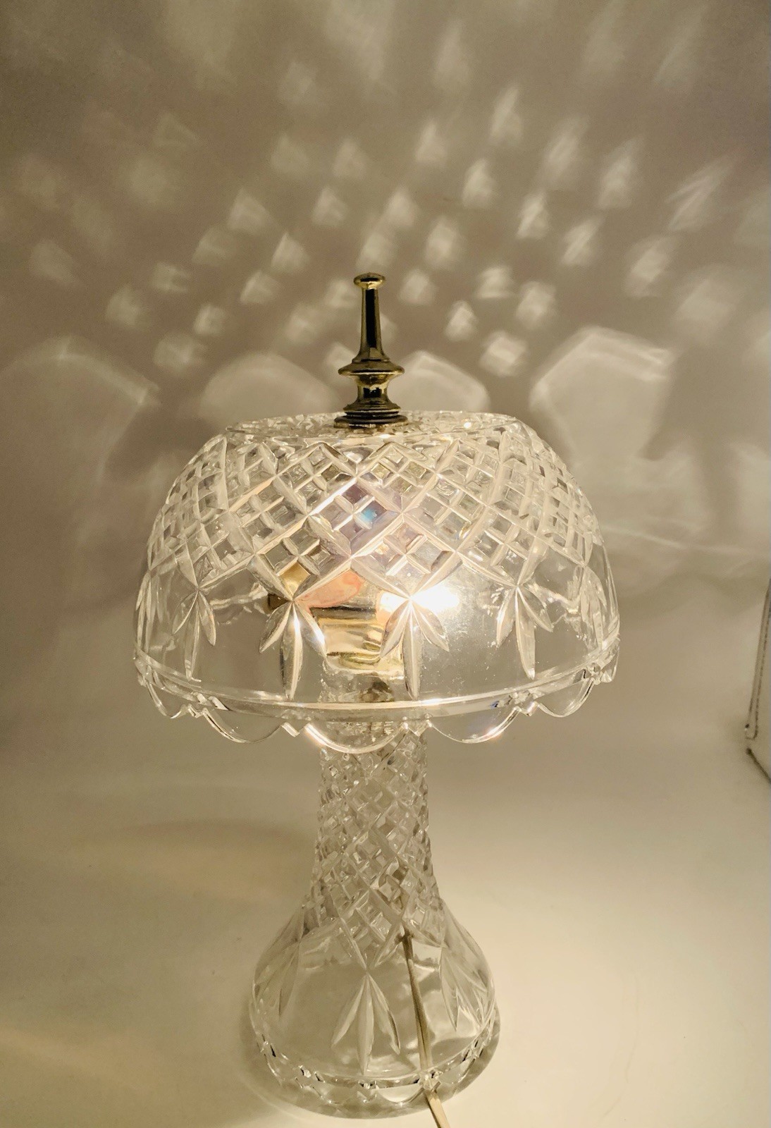 Vintage Clear Pressed Cut Crystal Glass Pinwheels Boudoir Lamp Electric 13\ Vintage Clear Pressed Cut Crystal Glass Pinwheels Boudoir Lamp Electric 13\
