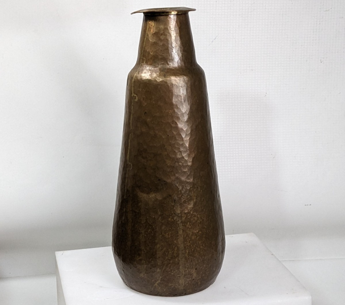 Vtg Hand Hammered Copper Carafe 9.5
