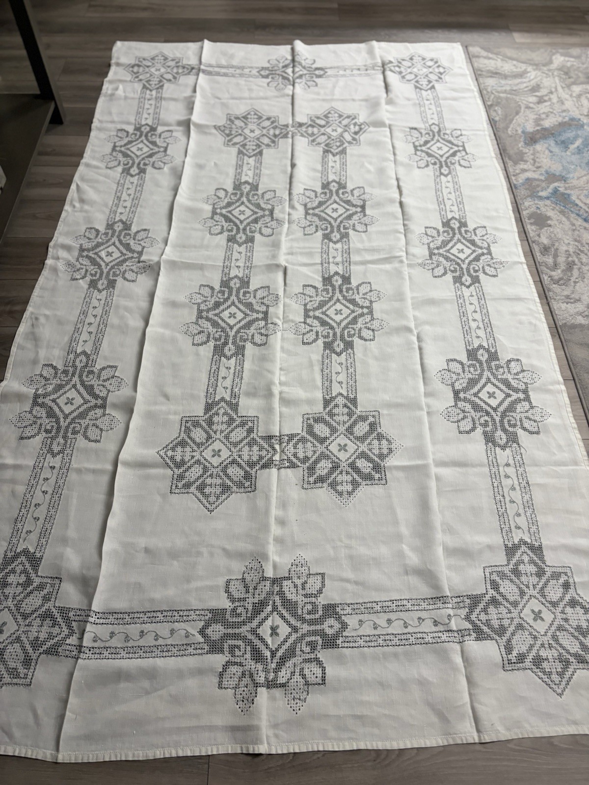Antique Linen 109x62”Tablecloth  Pulled Tread