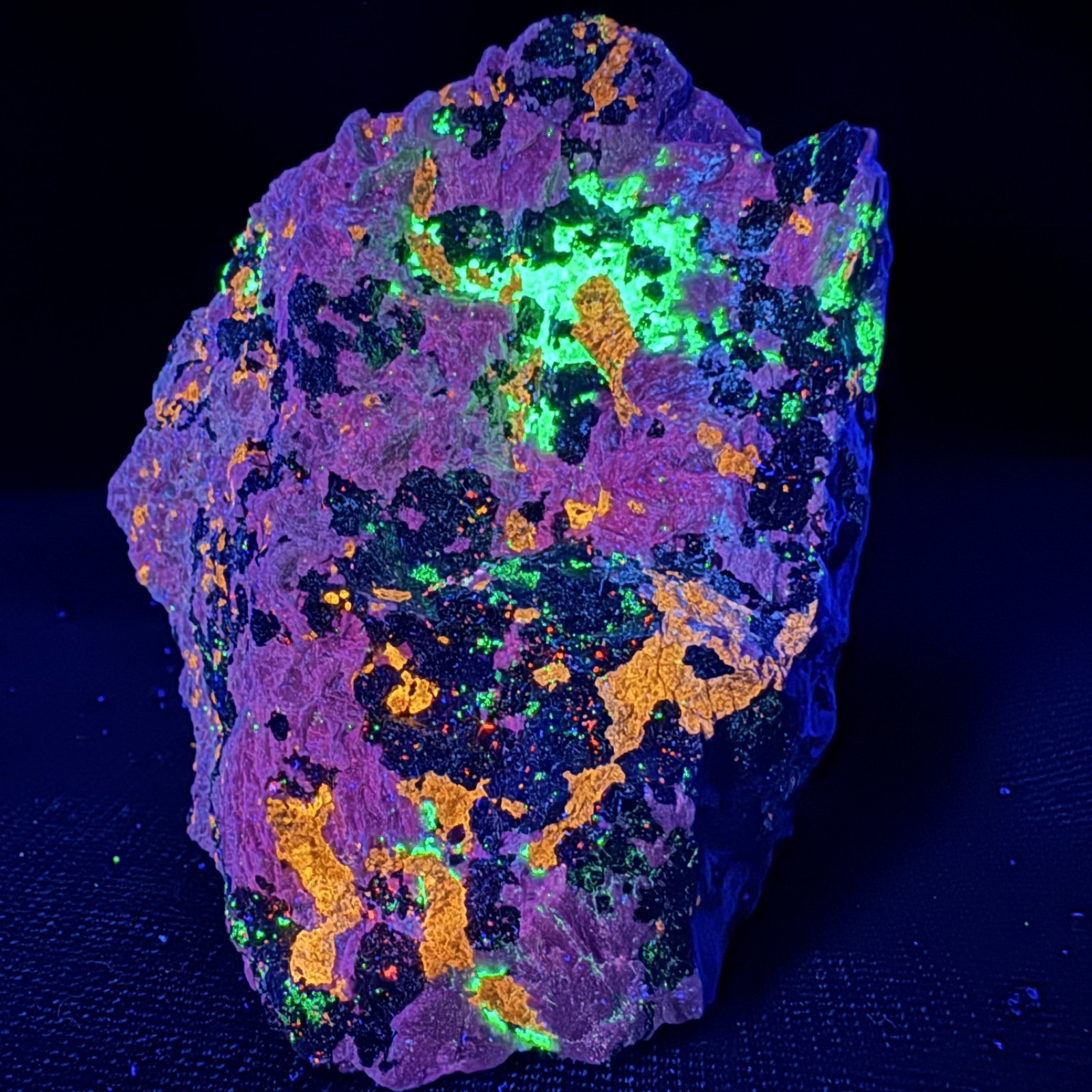 Fluorapatite, Andradite, Microcline: Franklin mine, Franklin, New Jersey, USA