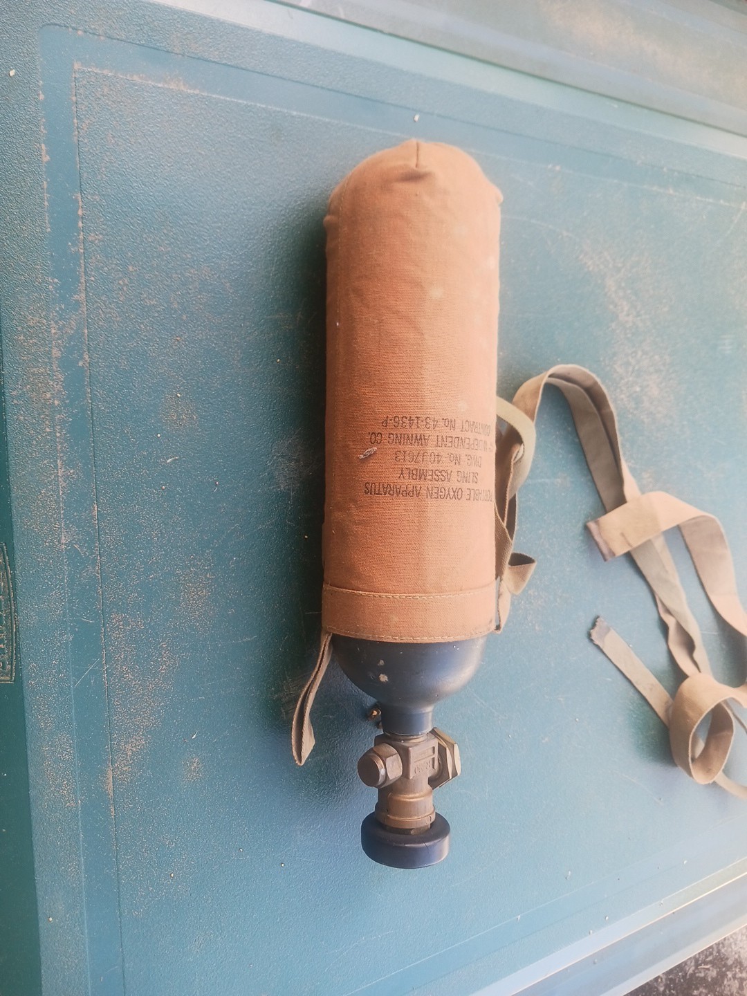 WWII AVIATORS Portable Breathing Apparatus With Sling  Rare & Scarce Original 