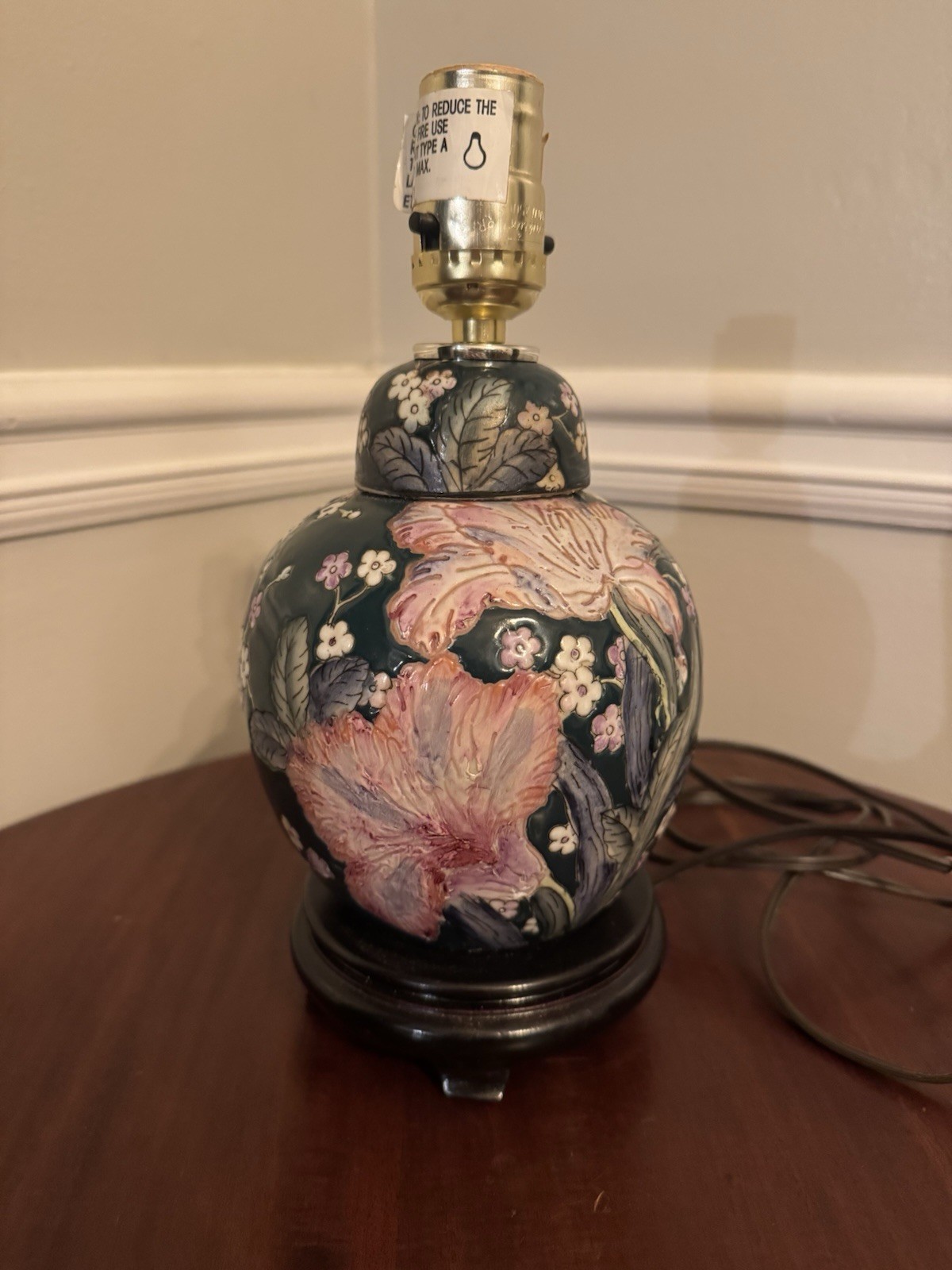 vintage Chinese Chinoiserie ceramic hand painted ginger jar table lamp vintage Chinese Chinoiserie ceramic hand painted ginger jar table lamp