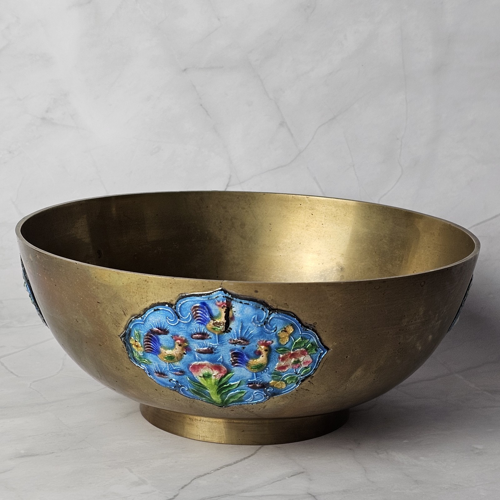 Vintage Chinoiserie Mid Century Modern Enamel Rooster Decorative Brass Bowl Vintage Chinoiserie Mid Century Modern Enamel Rooster Decorative Brass Bowl