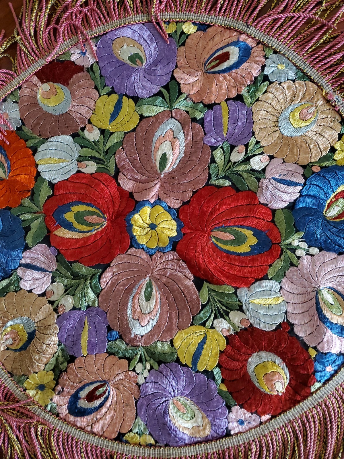 Vtg Table Topper Doily 23