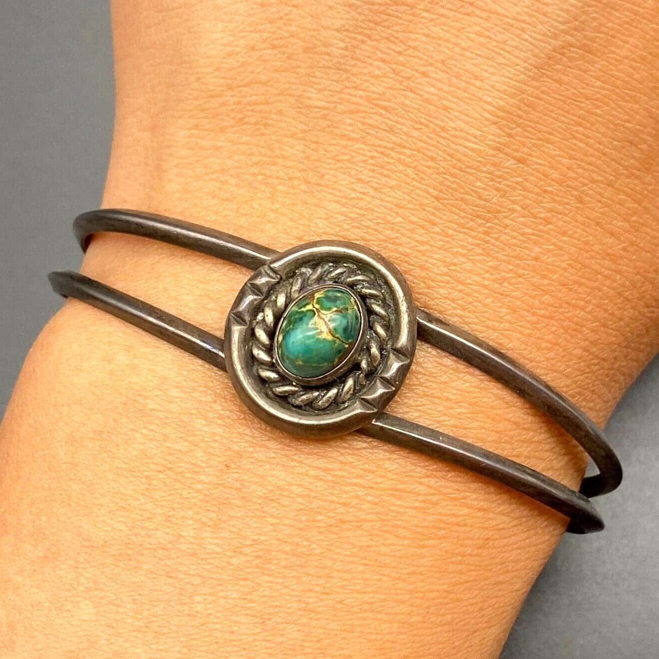 Vintage Navajo Native Indian Turquoise Silver Bracelet Cuff Small 6-1/2\