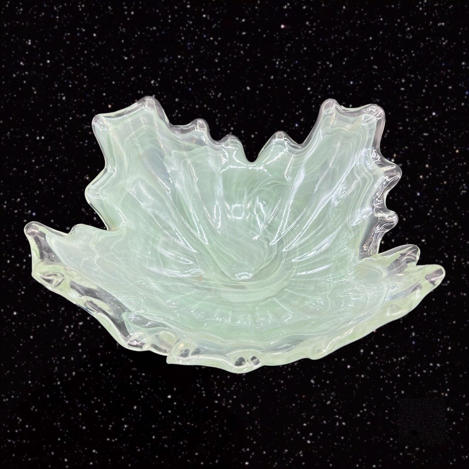 Recycle Art Glass Centerpiece Bowl Green Glass Swirl 7.6”D 3”T